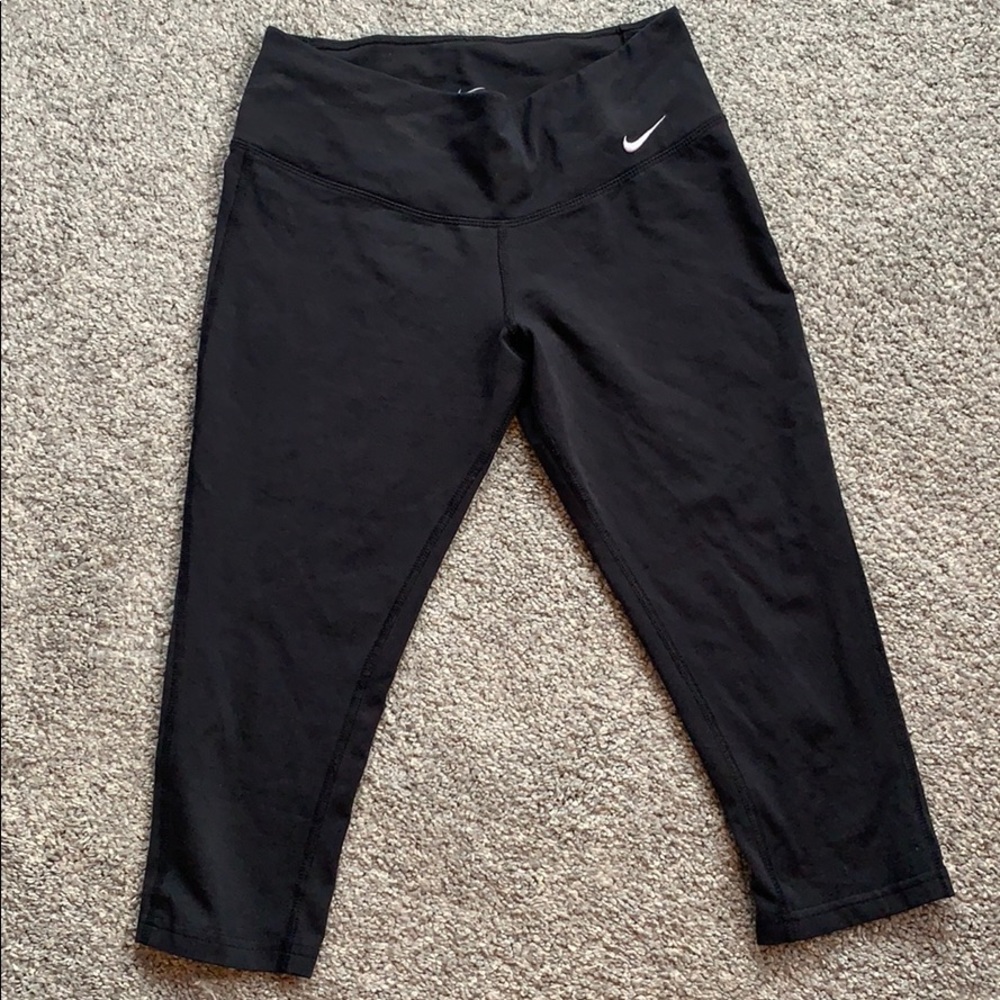 Black Nike Capri leggings